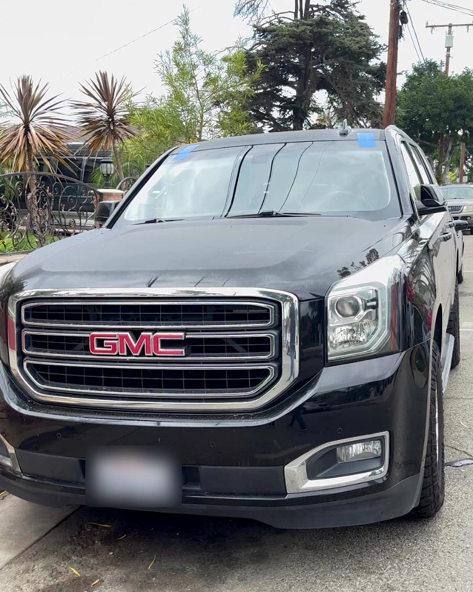 Windshield replacement on a GMC Yukon in Los Angeles