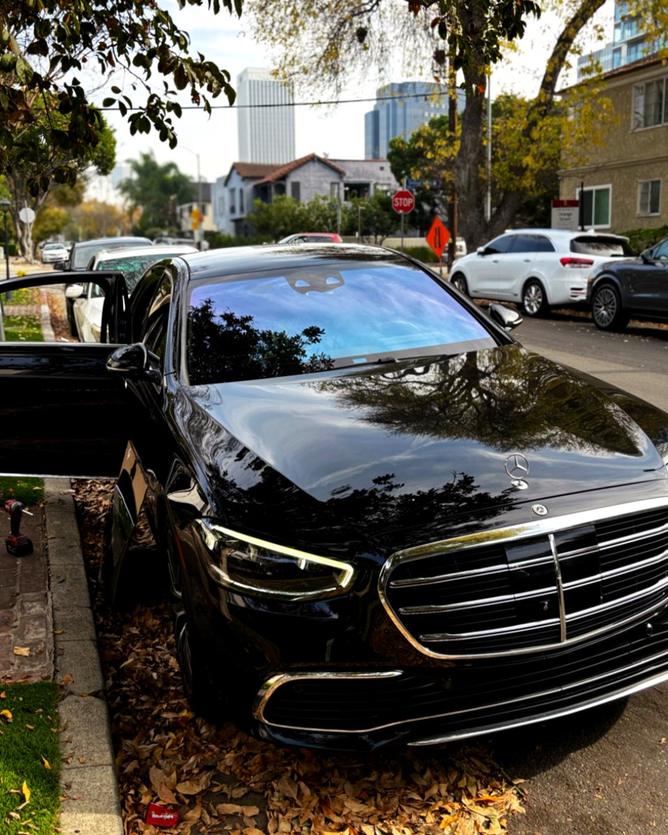 Windshield replacement on a Mercedes-Benz S-Class in Los Angeles