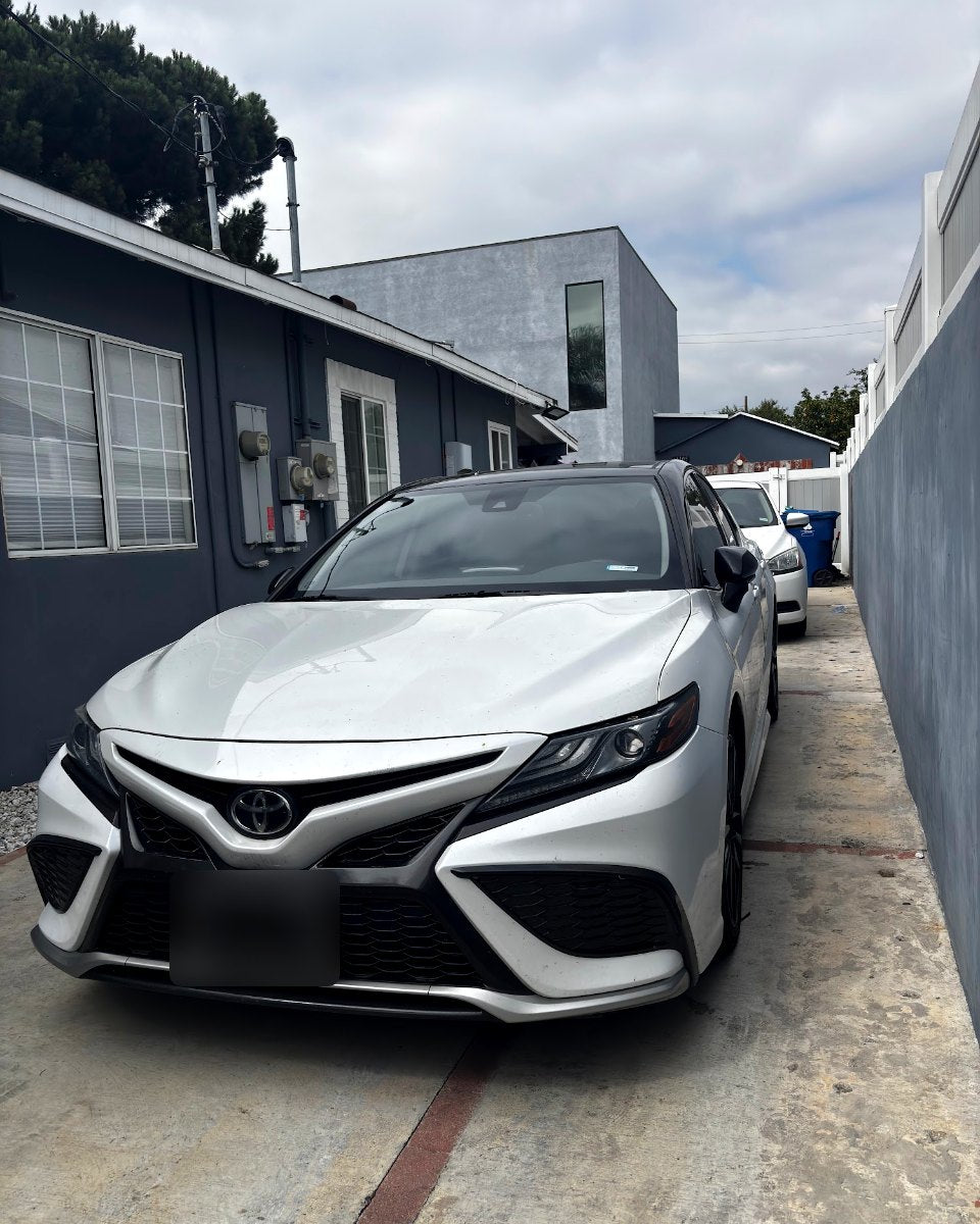 Windshield replacement on a Toyota Camry in Los Angeles